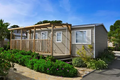 Manufactured home in Keystone Heights with an exterior HVAC unit